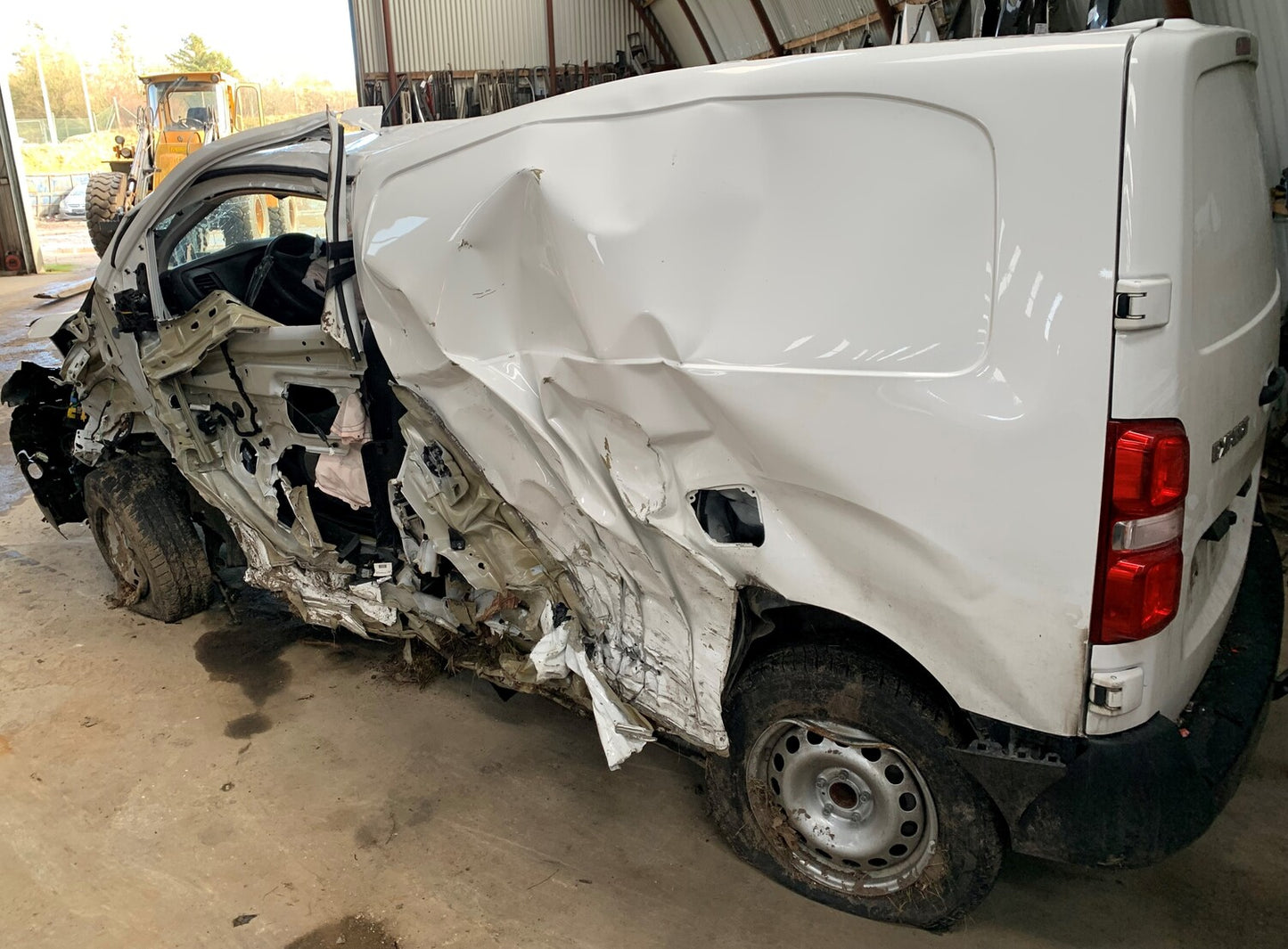 Peugeot Expert Pluk-Selv-Bil Med OEM Nr. Ophugger Fra Peugeot Ophugger