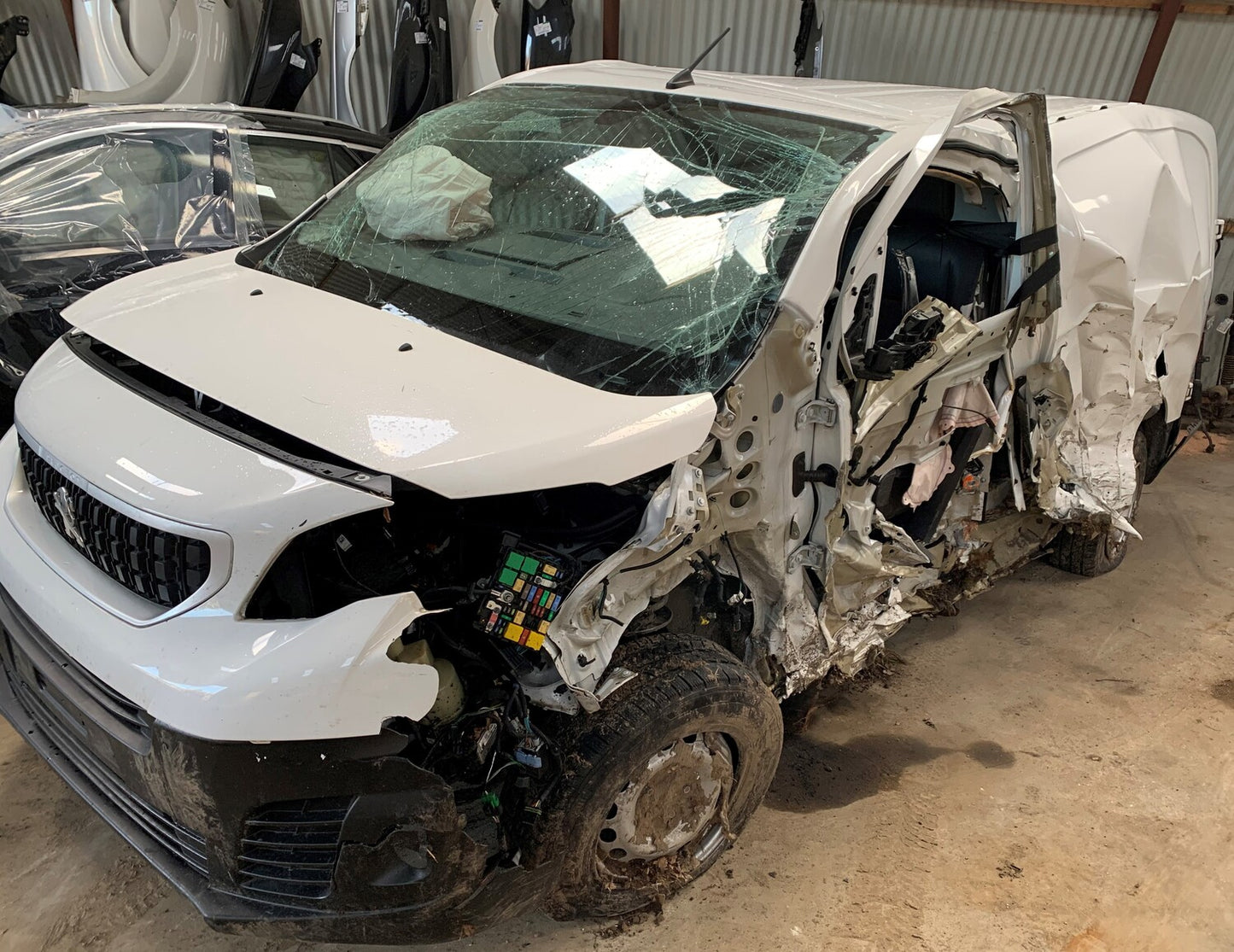 Peugeot Expert Pluk-Selv-Bil Med OEM Nr. Ophugger Fra Peugeot Ophugger