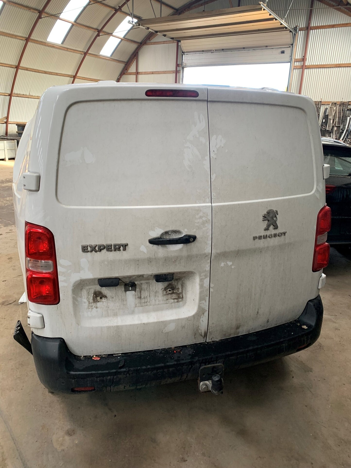 Peugeot Expert Pluk-Selv-Bil Med OEM Nr. Ophugger Fra Peugeot Ophugger