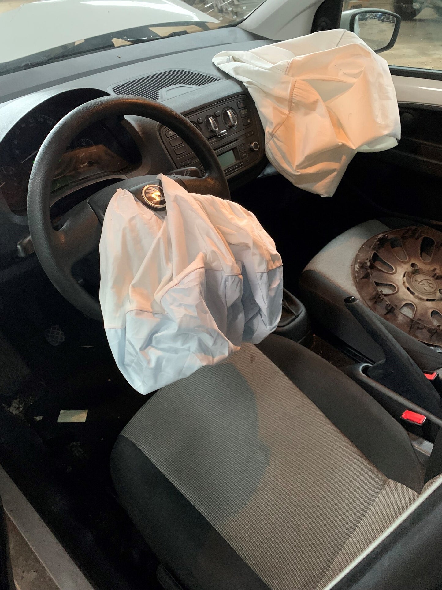Skoda Citigo Pluk-Selv-Bil Med OEM Nr. TMBZZZAAZDD607820 Fra Skoda Ophugger