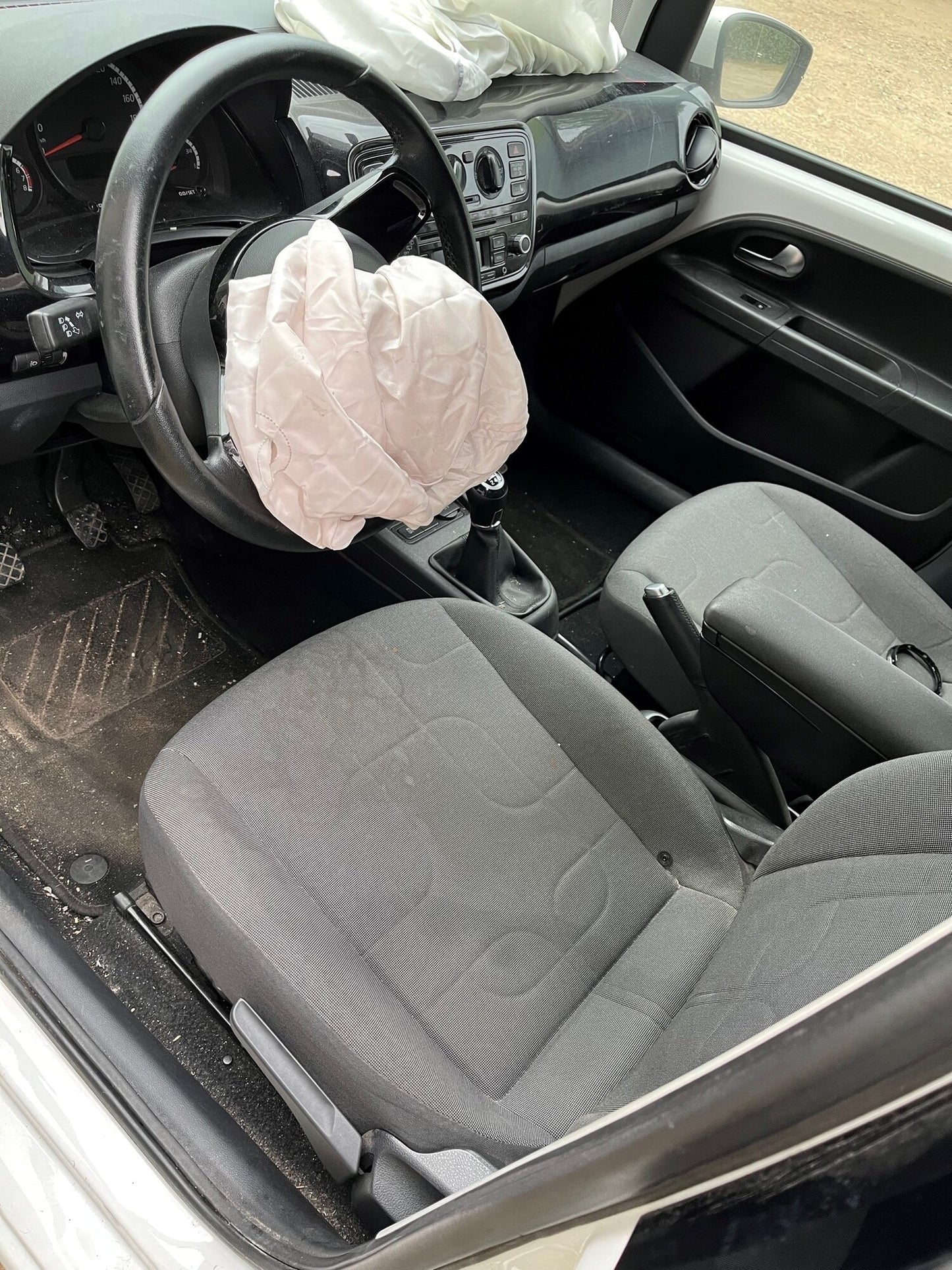 VW UP Pluk-Selv-Bil Med OEM Nr. Ophugger Fra VW Ophugger