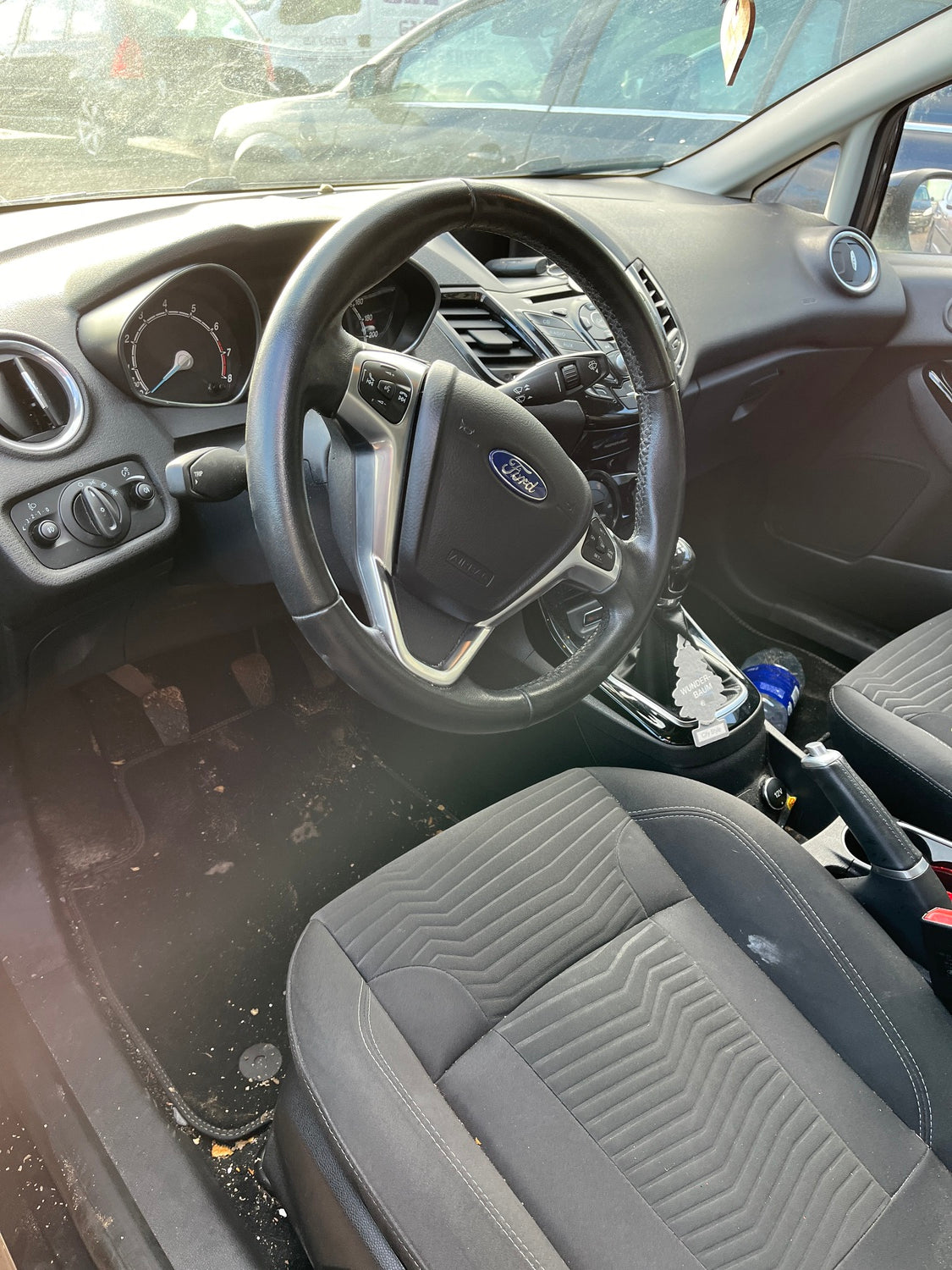 Ford Fiesta 7 Pluk-Selv-Bil Med OEM Nr. Ophugger Fra Ford Ophugger