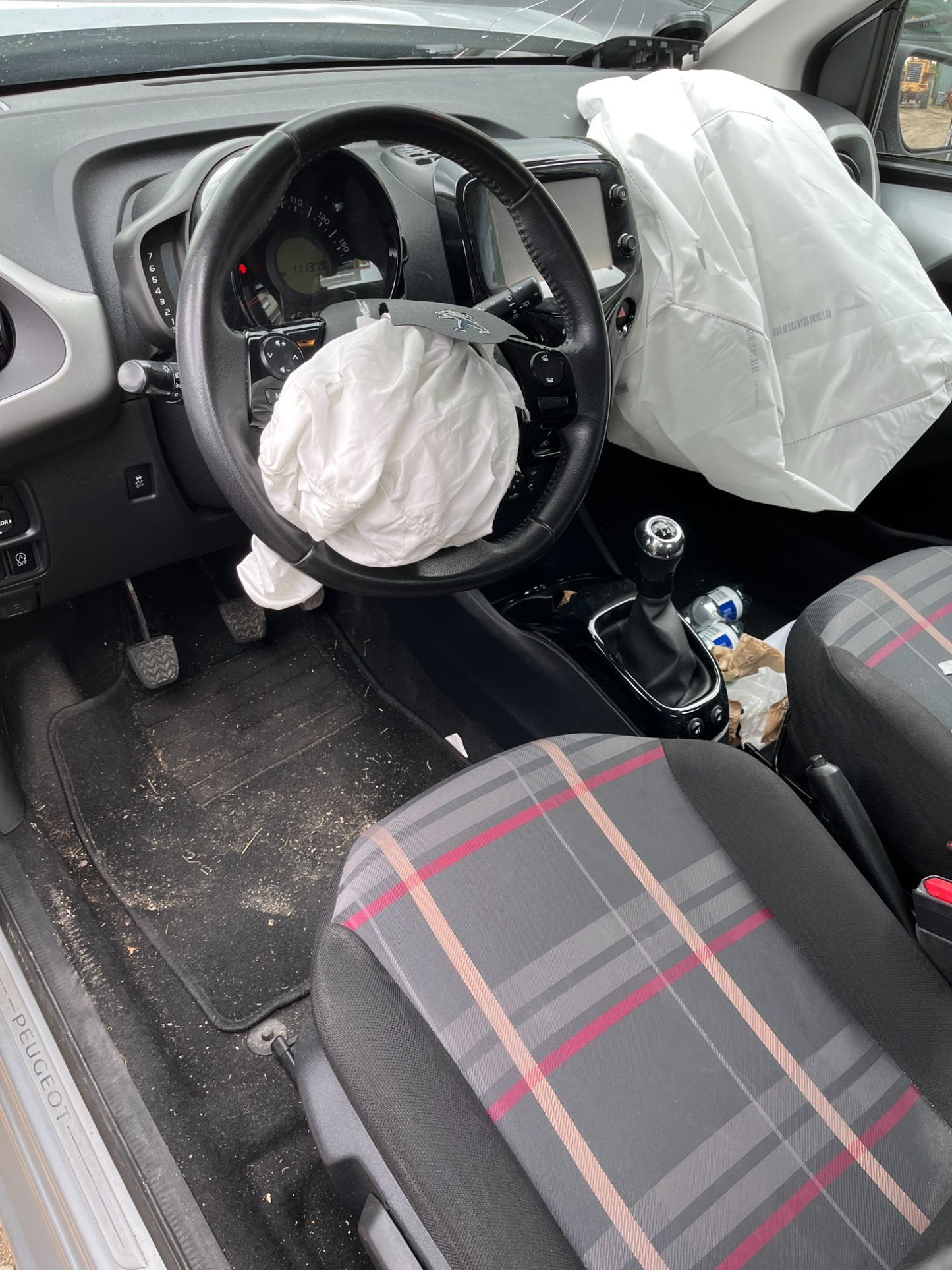 Peugeot 108 Pluk-Selv-Bil Med OEM Nr. Ophugger Fra Peugeot Ophugger