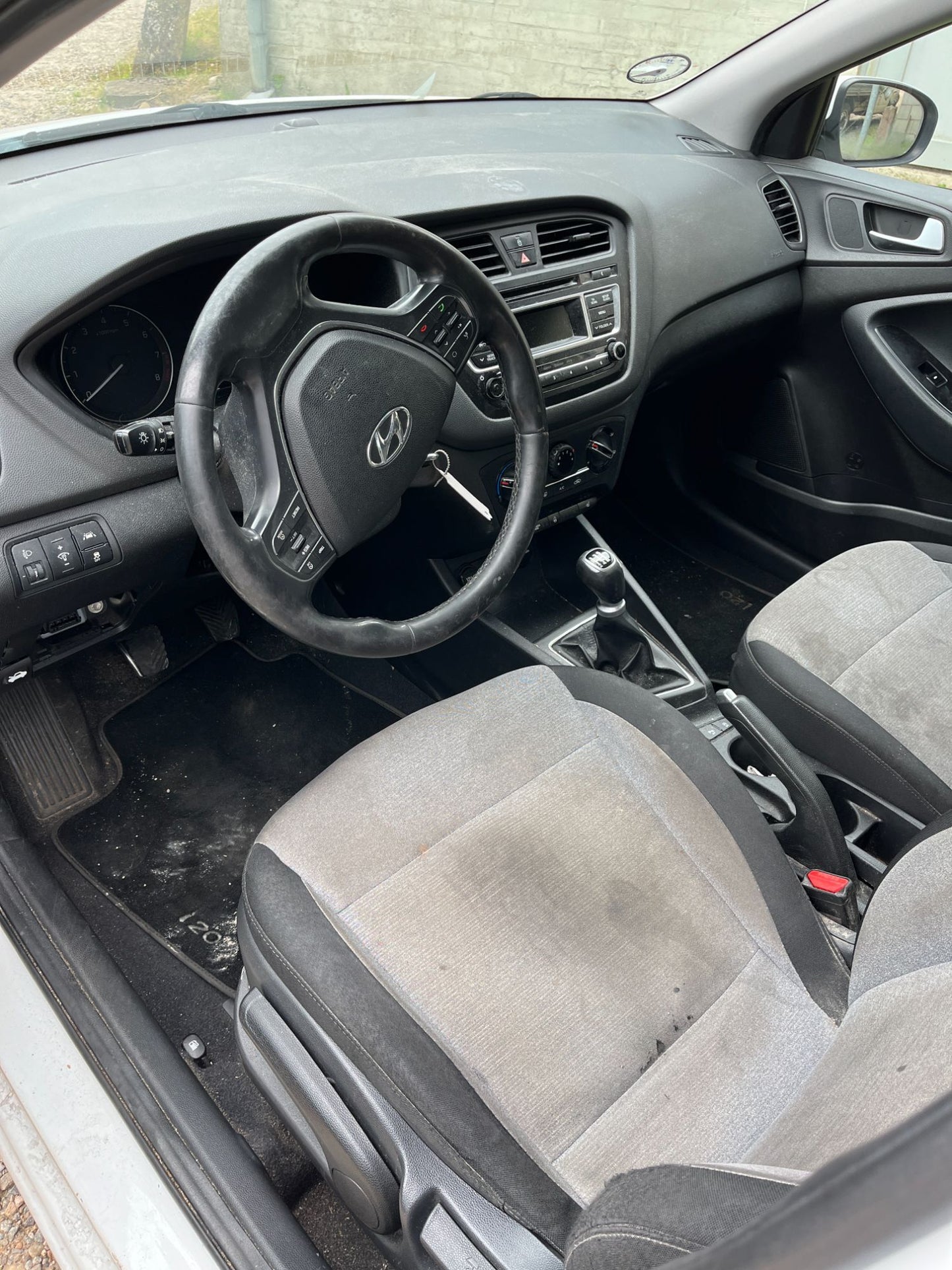 Hyundai I20 NL Pluk-Selv-Bil Med OEM Nr. Ophugger Fra Hyundai Ophugger