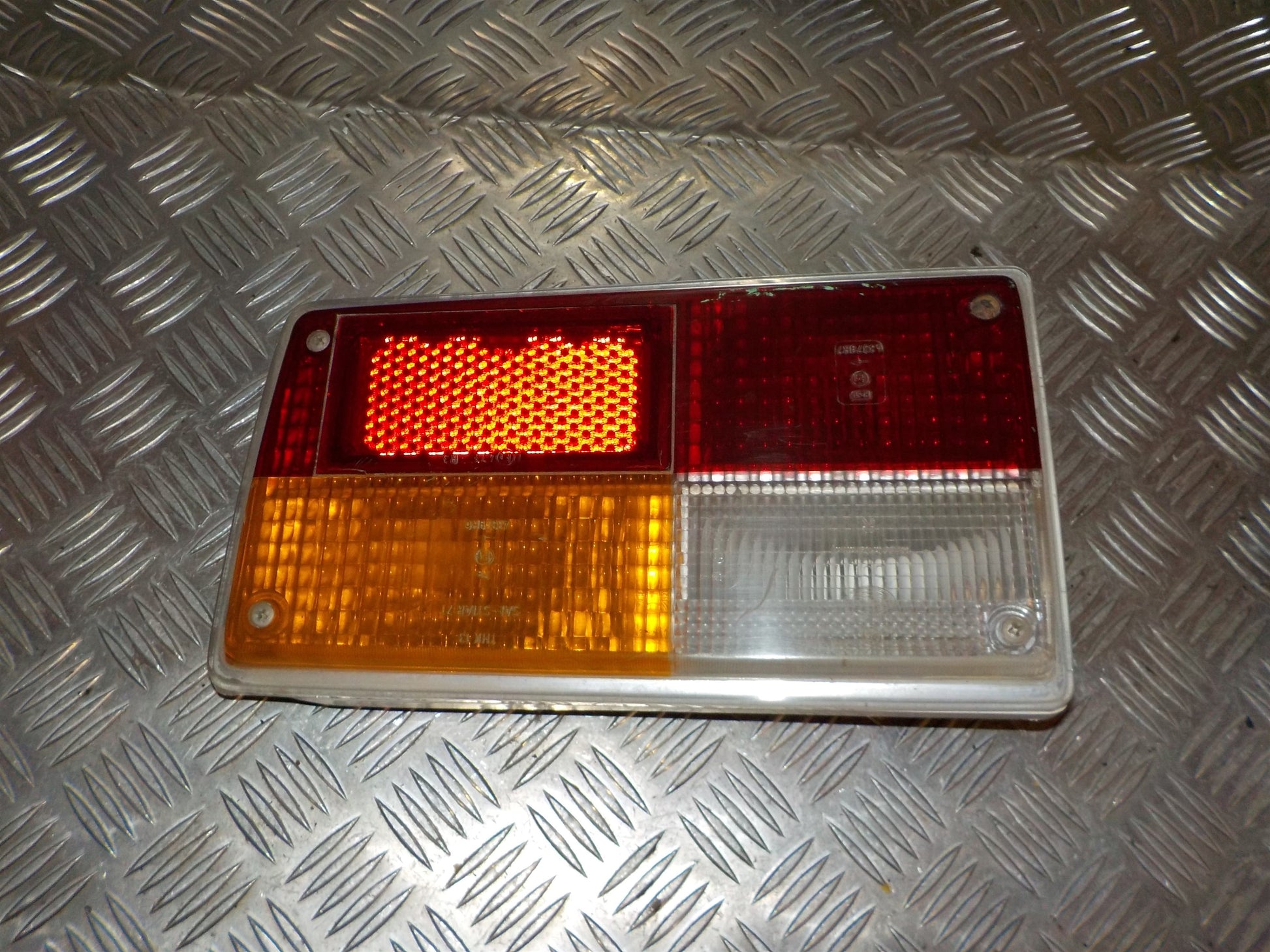 Volvo 140 Baglygte Med OEM Nr. Ophugger Fra Volvo Ophugger