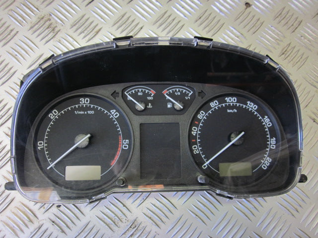 Skoda Octavia Speedometer - Instrument Med OEM Nr. 1UO920811F Fra Skoda Ophugger