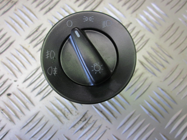 Skoda Octavia Kontakt Lys Med OEM Nr. 3B0941531C Fra Skoda Ophugger