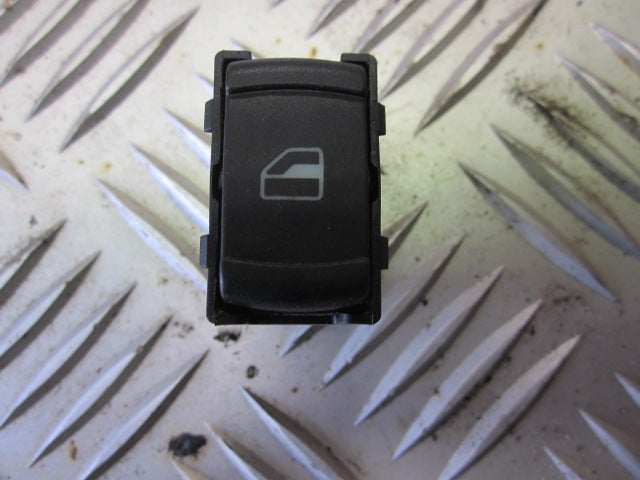 Skoda Octavia Kontakt Rudehejs Med OEM Nr. 3B0959855 Fra Skoda Ophugger