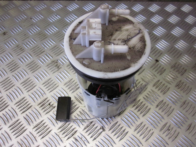 Nissan Almera N16 Tankarmatur Med OEM Nr. Ophugger Fra Nissan Ophugger