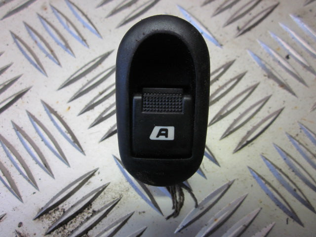 Citroen C3 Kontakt Rudehejs Med OEM Nr. Ophugger Fra Citroen Ophugger