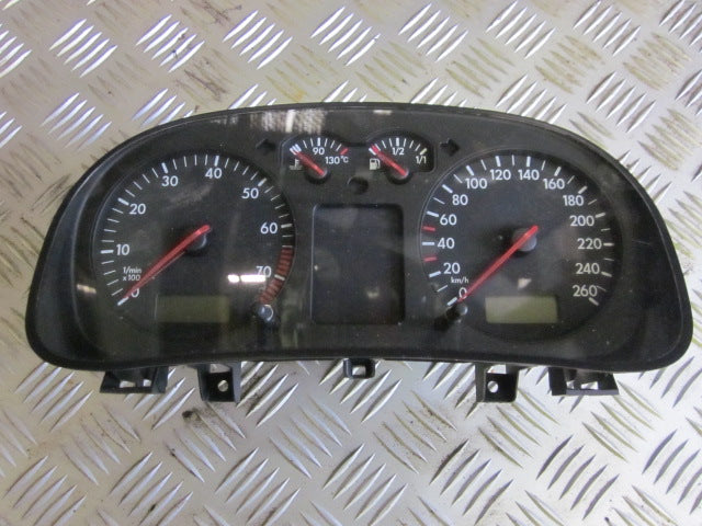 VW Bora 1J Speedometer - Instrument Med OEM Nr. 1J0919881BX Fra VW Ophugger