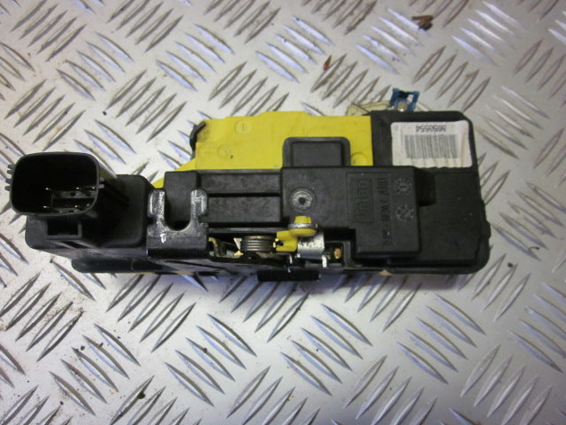 Volvo 80 Serie Dørlås Med OEM Nr. 8650554 Fra Volvo Ophugger