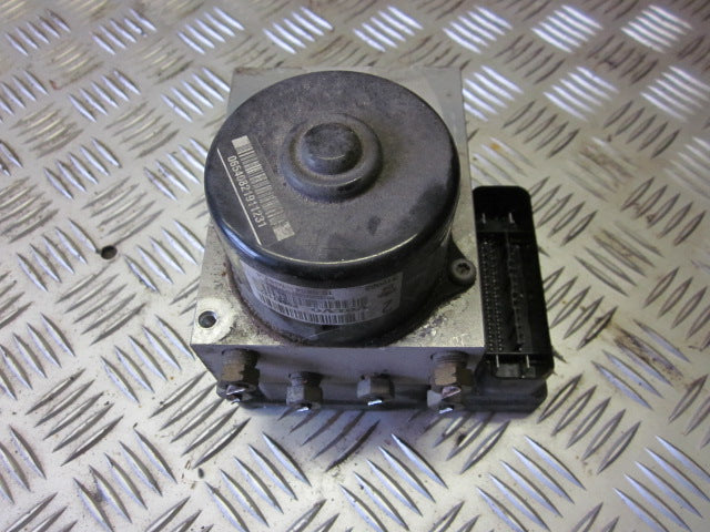 Volvo 80 Serie ABS Pumpe Med OEM Nr. 8671224 Fra Volvo Ophugger