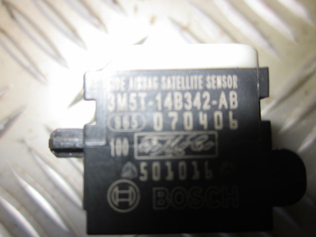 Ford Focus Airbag Føler Med OEM Nr. Ophugger Fra Ford Ophugger