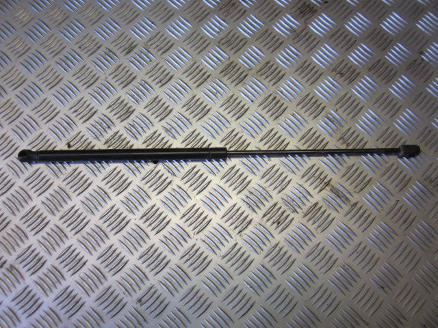 Ford Focus Bagklapsdæmper Med OEM Nr. Ophugger Fra Ford Ophugger