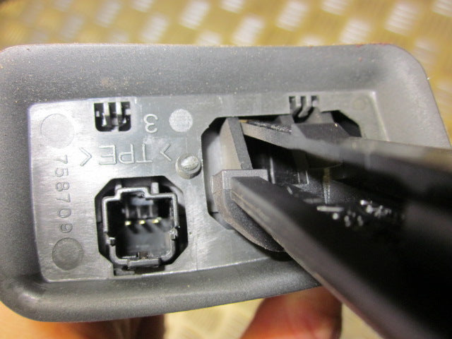 Ford Focus Kontakt Diverse Med OEM Nr. Ophugger Fra Ford Ophugger