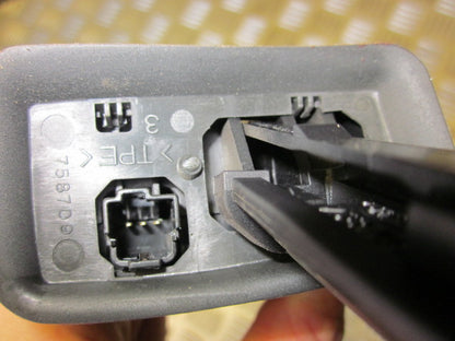 Ford Focus Kontakt Diverse Med OEM Nr. Ophugger Fra Ford Ophugger