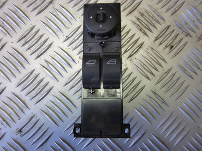 Ford Focus Kontakt Rudehejs Med OEM Nr. Ophugger Fra Ford Ophugger