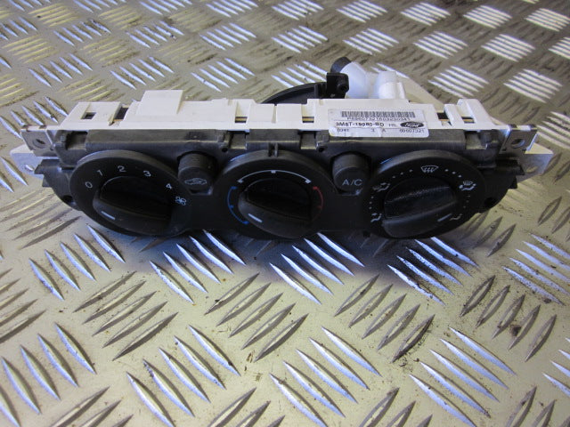 Ford Focus Varmeregulering Med OEM Nr. Ophugger Fra Ford Ophugger