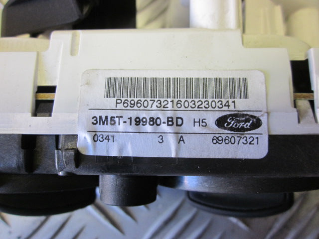 Ford Focus Varmeregulering Med OEM Nr. Ophugger Fra Ford Ophugger
