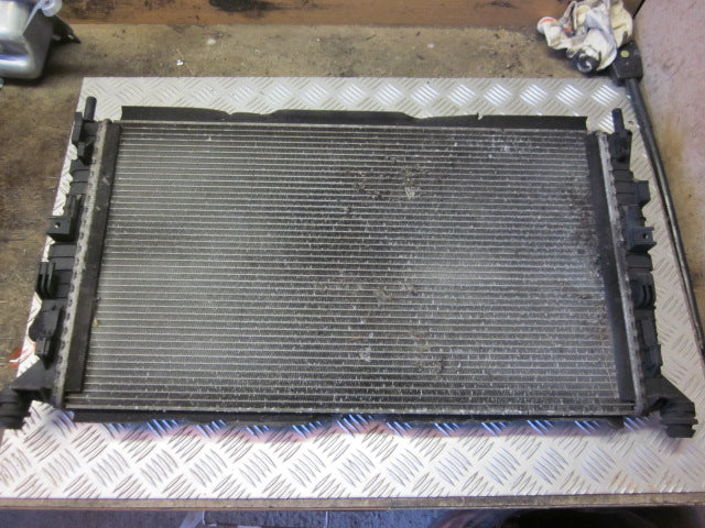 Ford Focus Køler Med OEM Nr. 1306399 Fra Ford Ophugger