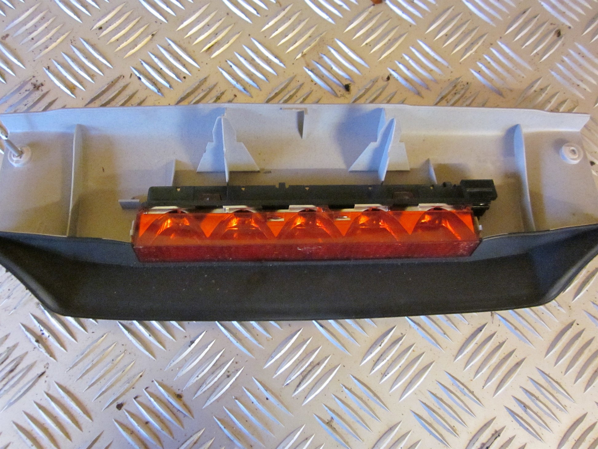 Ford Mondeo 3 Bremselys Med OEM Nr. Ophugger Fra Ford Ophugger