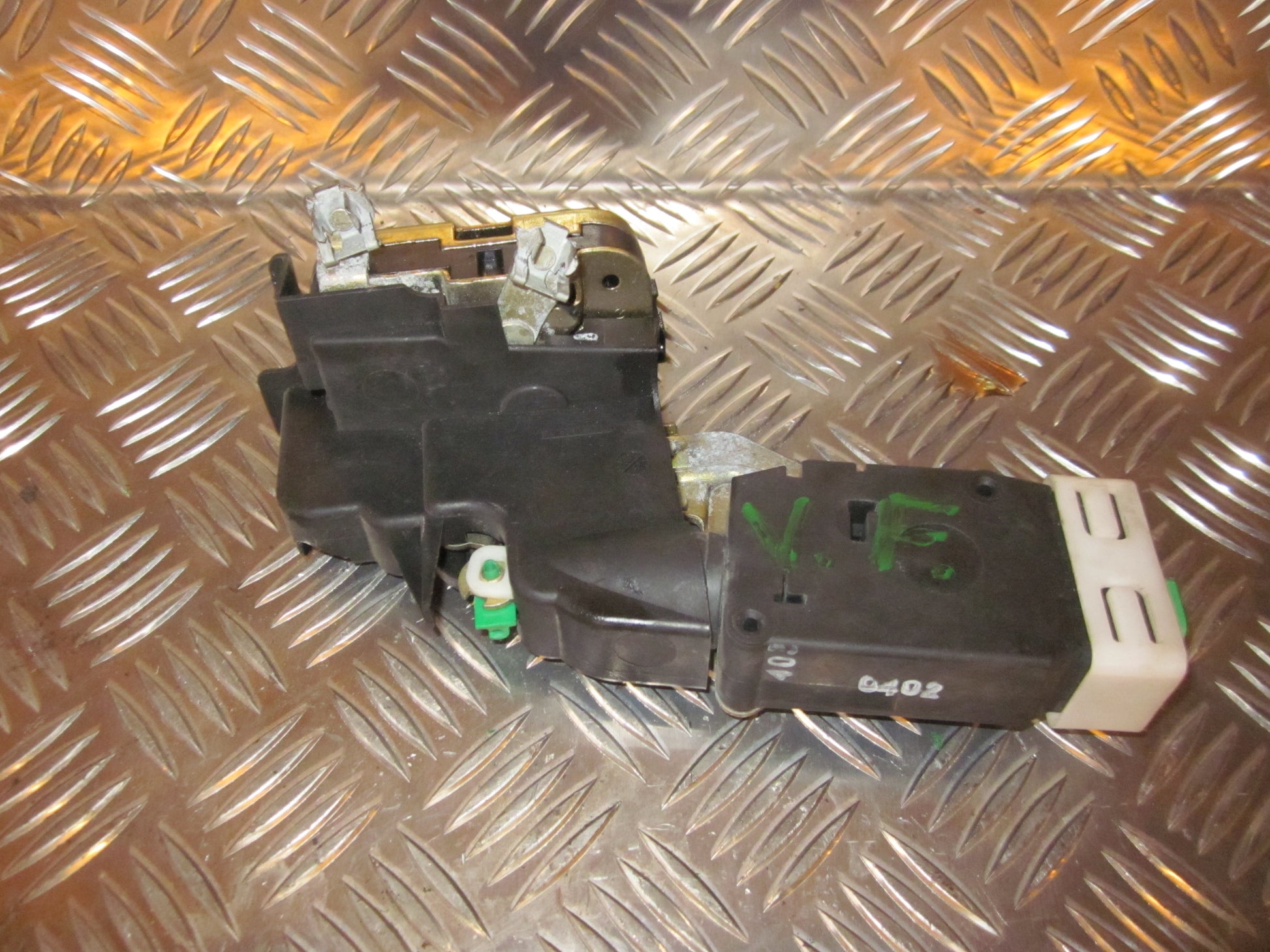 Volvo S40/V40 Dørlås Med OEM Nr. Ophugger Fra Volvo Ophugger