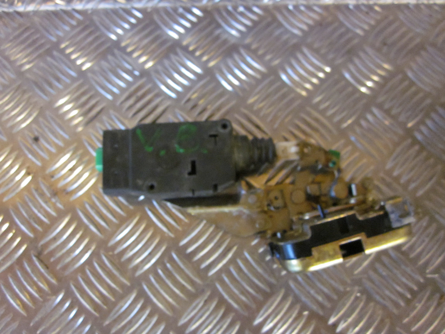 Volvo S40/V40 Dørlås Med OEM Nr. Ophugger Fra Volvo Ophugger