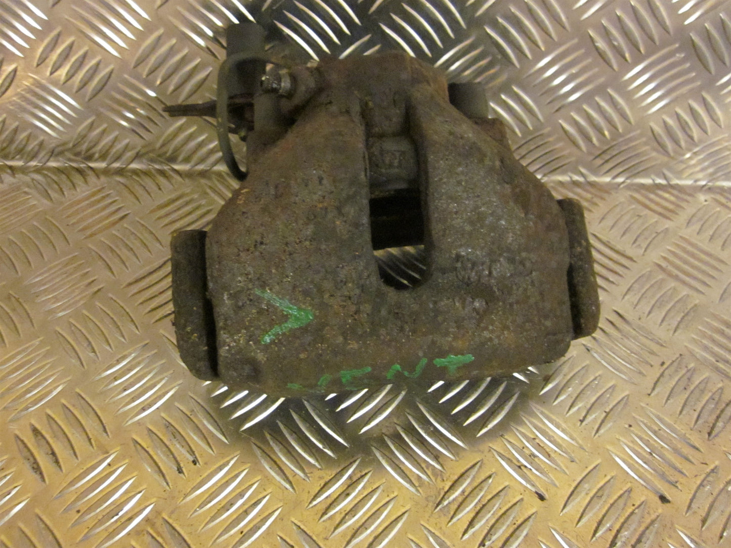 VW Passat 3B Bremsekaliber VF Med OEM Nr. Ophugger Fra VW Ophugger