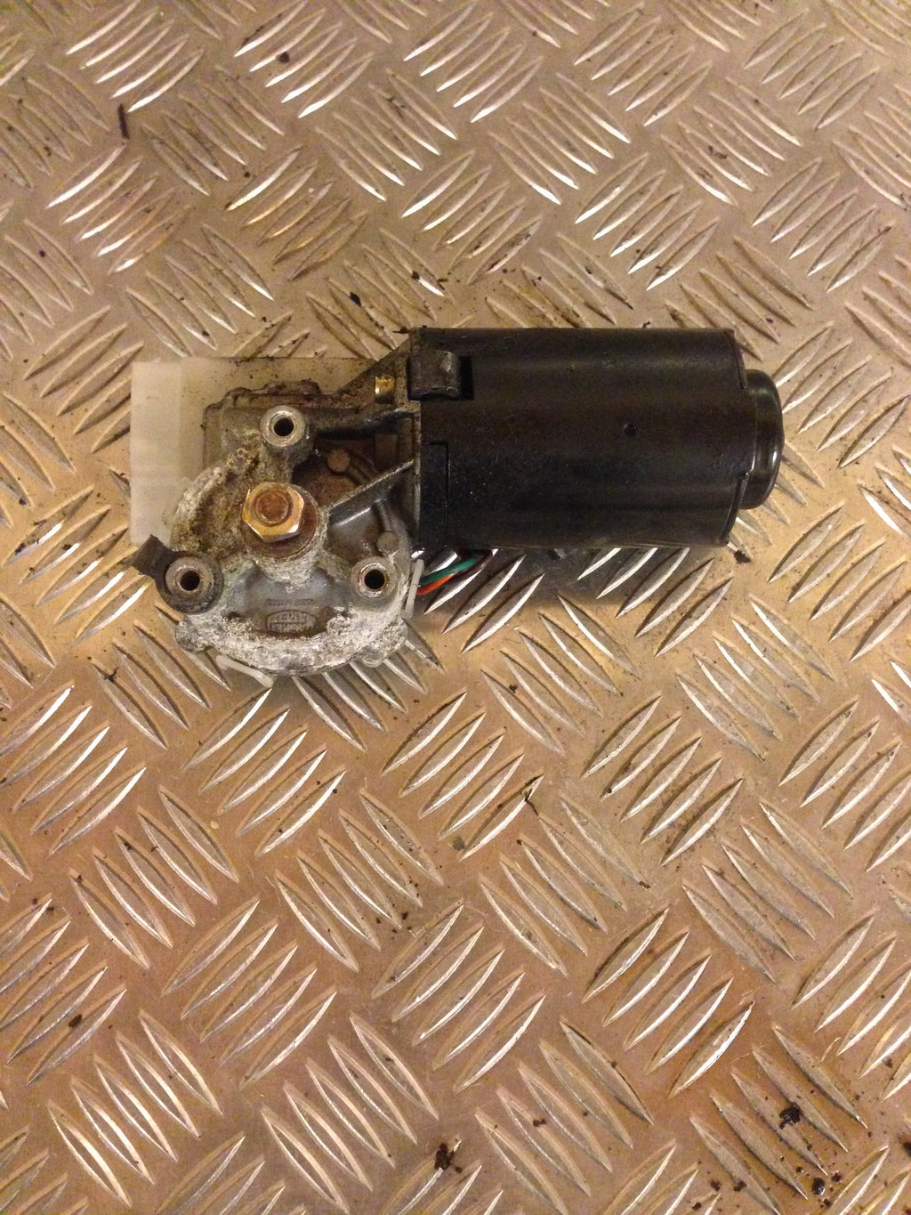 Alfa Romeo Alfa 156 Viskermotor Med OEM Nr. Ophugger Fra Alfa Romeo Ophugger