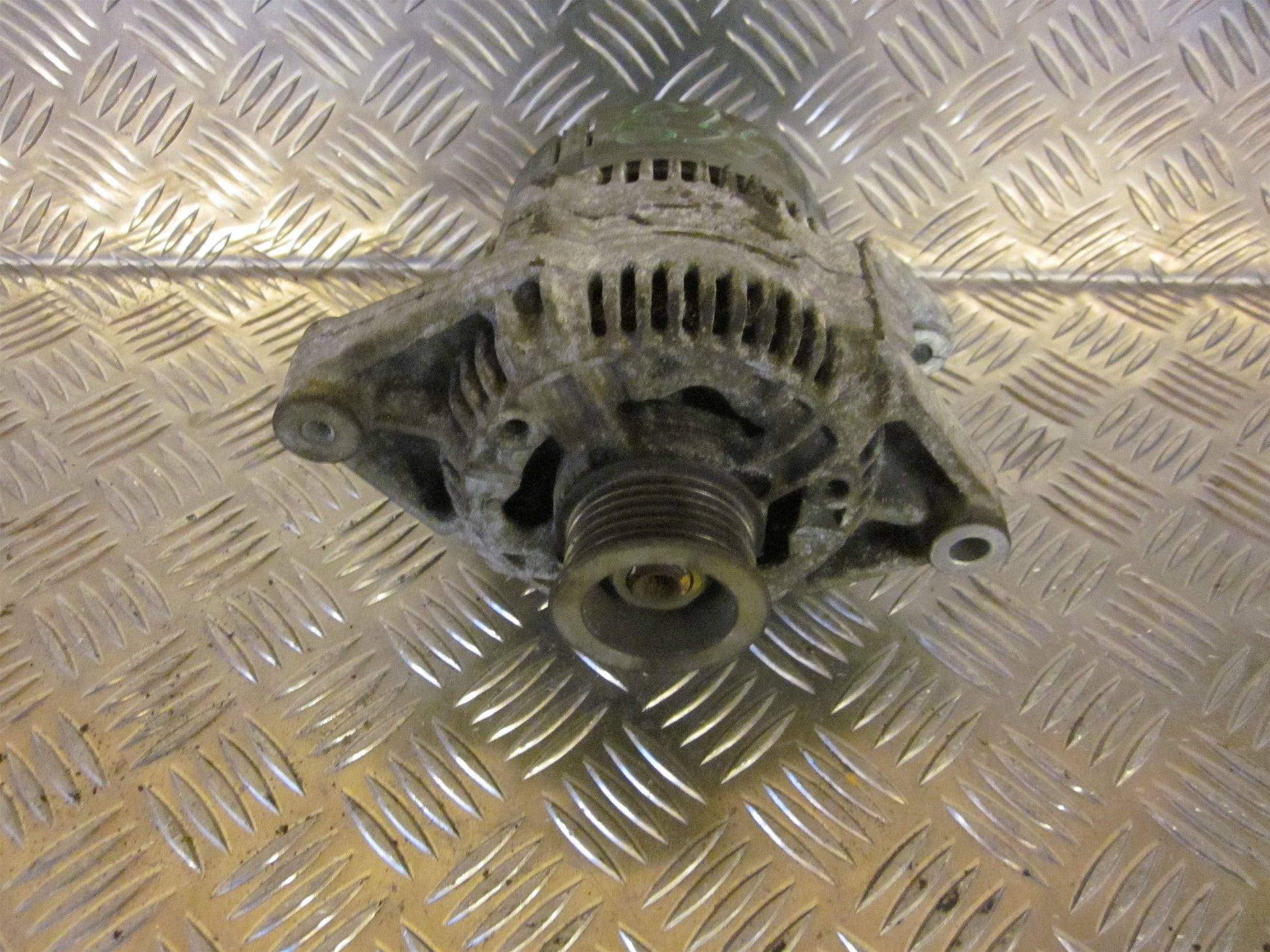 Opel Corsa B Generator Med OEM Nr. Ophugger Fra Opel Ophugger