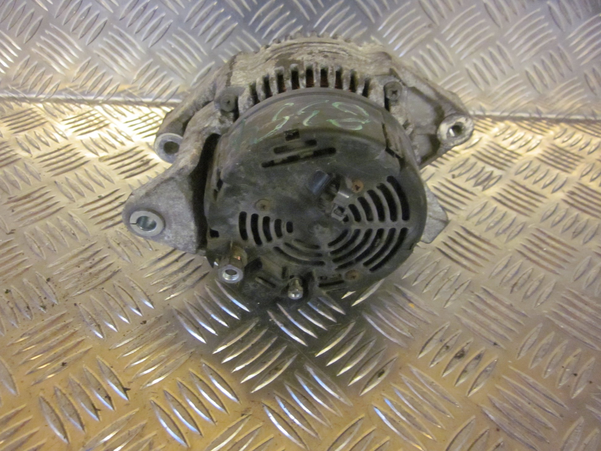 Opel Corsa B Generator Med OEM Nr. Ophugger Fra Opel Ophugger