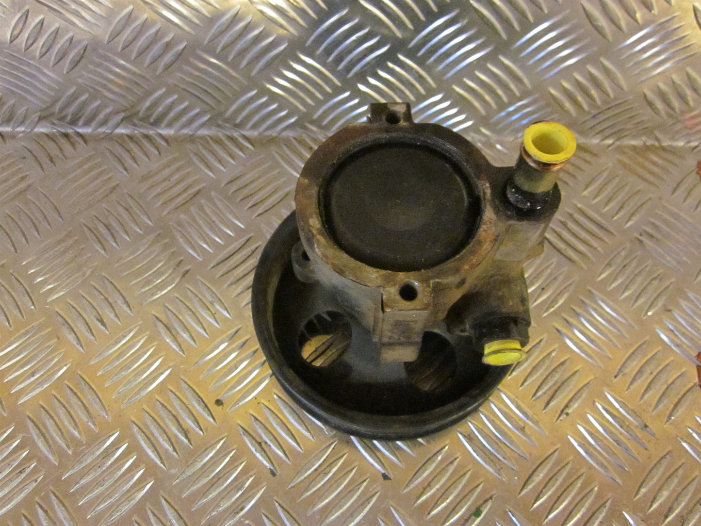 Opel Corsa B Servopumpe Med OEM Nr. Ophugger Fra Opel Ophugger