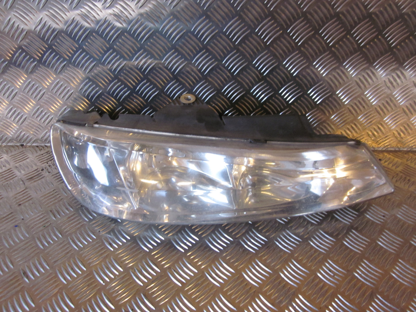 Peugeot 406 Forlygte Med OEM Nr. Ophugger Fra Peugeot Ophugger