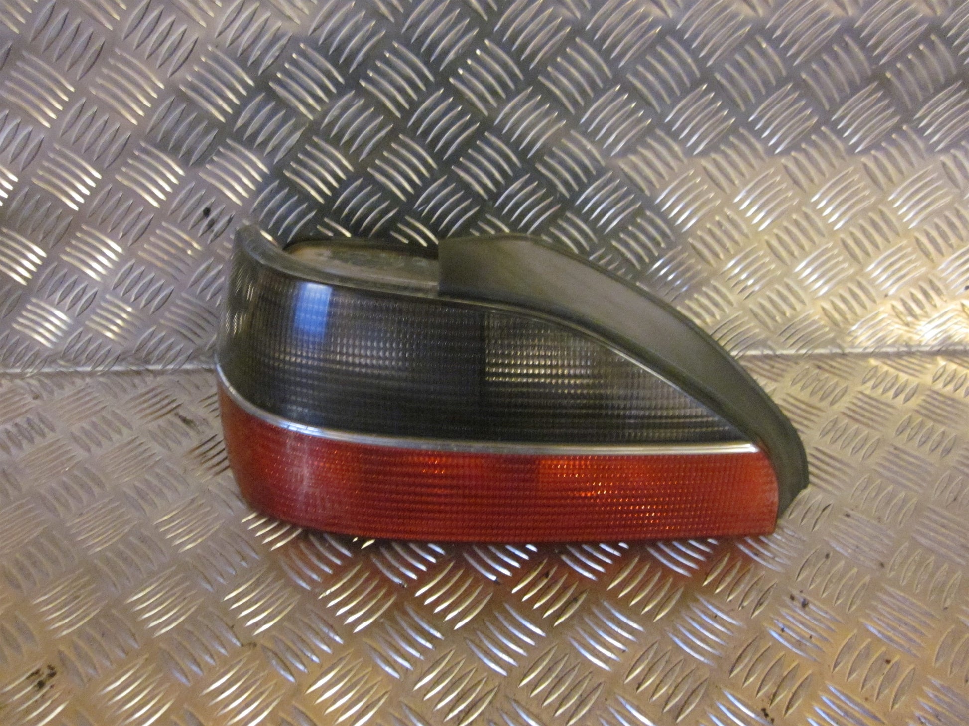 Peugeot 306 Baglygte Med OEM Nr. Ophugger Fra Peugeot Ophugger