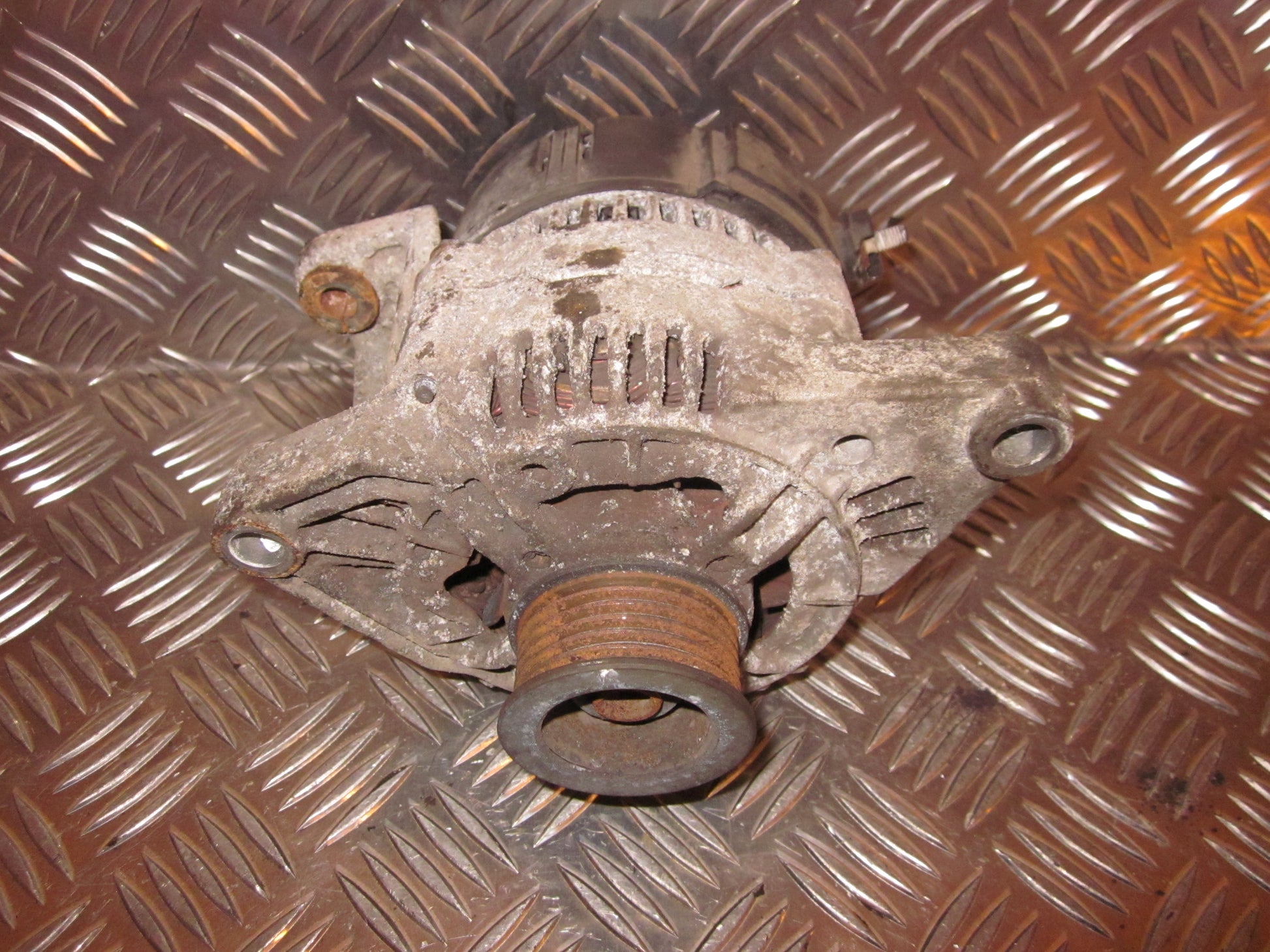Nissan Micra K11 Generator Med OEM Nr. 2310054B62 Fra Nissan Ophugger