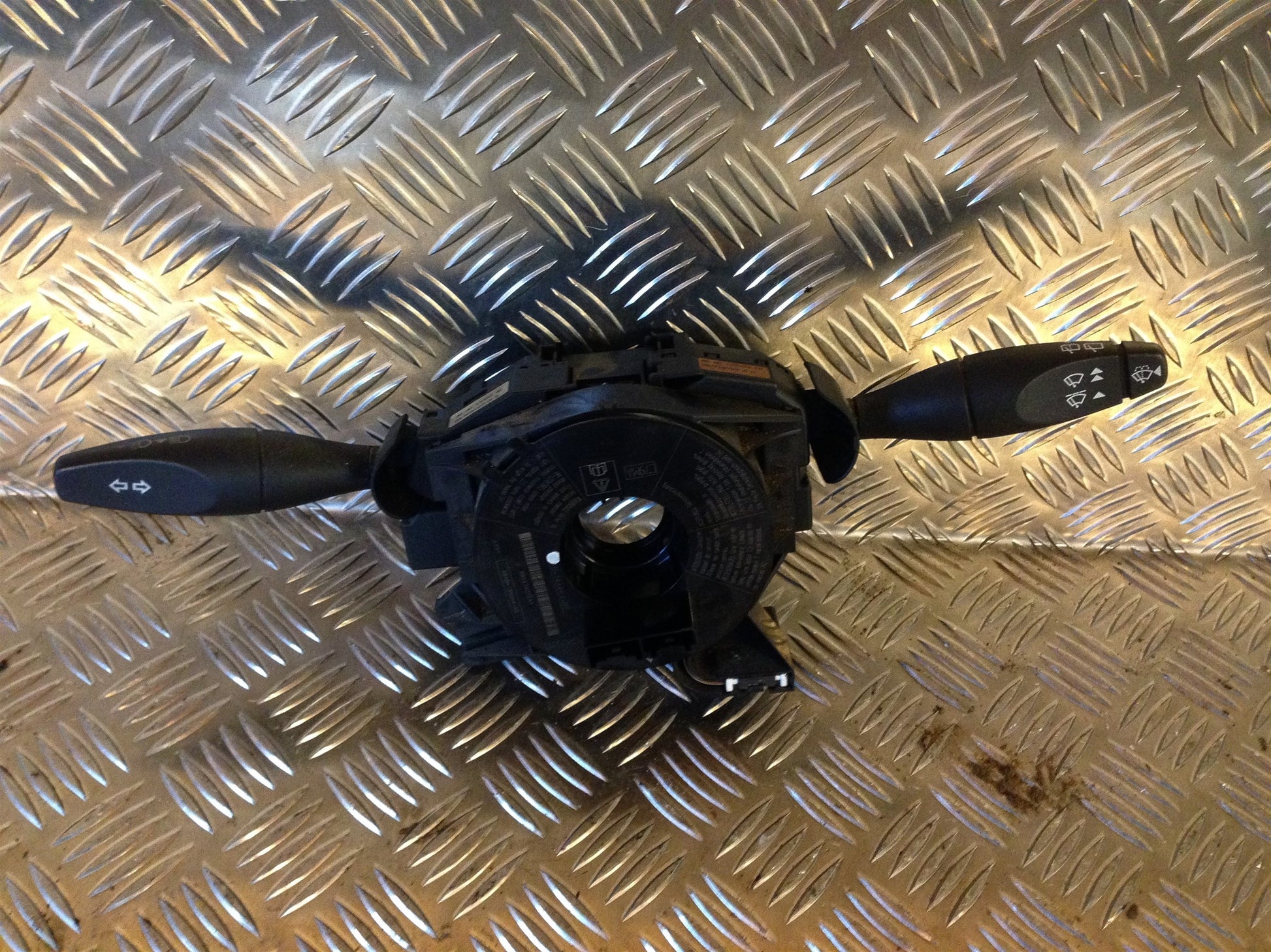 Ford Focus Kontakt Combi Med OEM Nr. Ophugger Fra Ford Ophugger