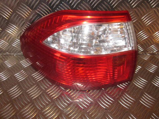 Mazda 626 GF/GW Baglygte Med OEM Nr. Ophugger Fra Mazda Ophugger