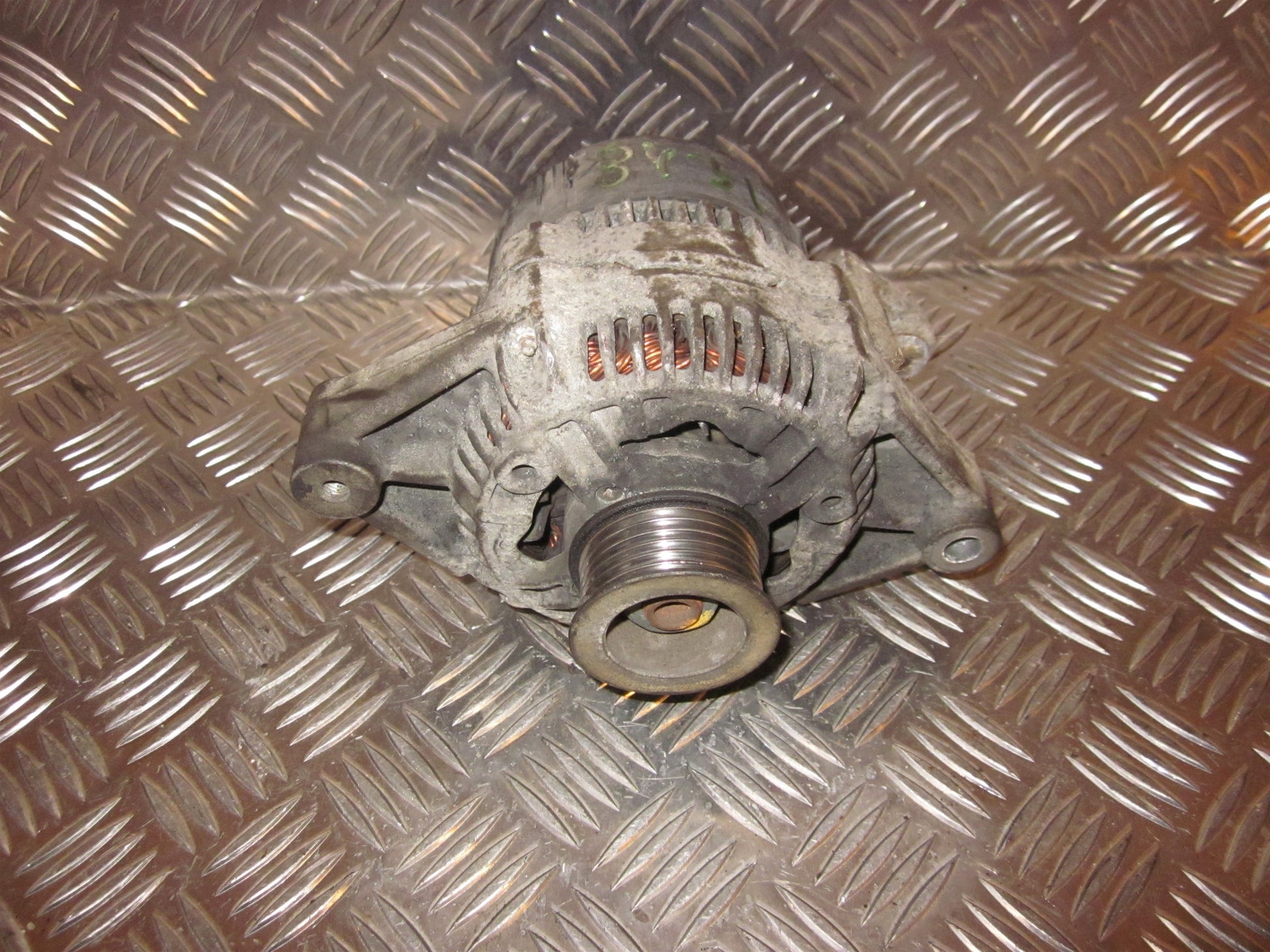 Opel Corsa B Generator Med OEM Nr. 0123100001 Fra Opel Ophugger