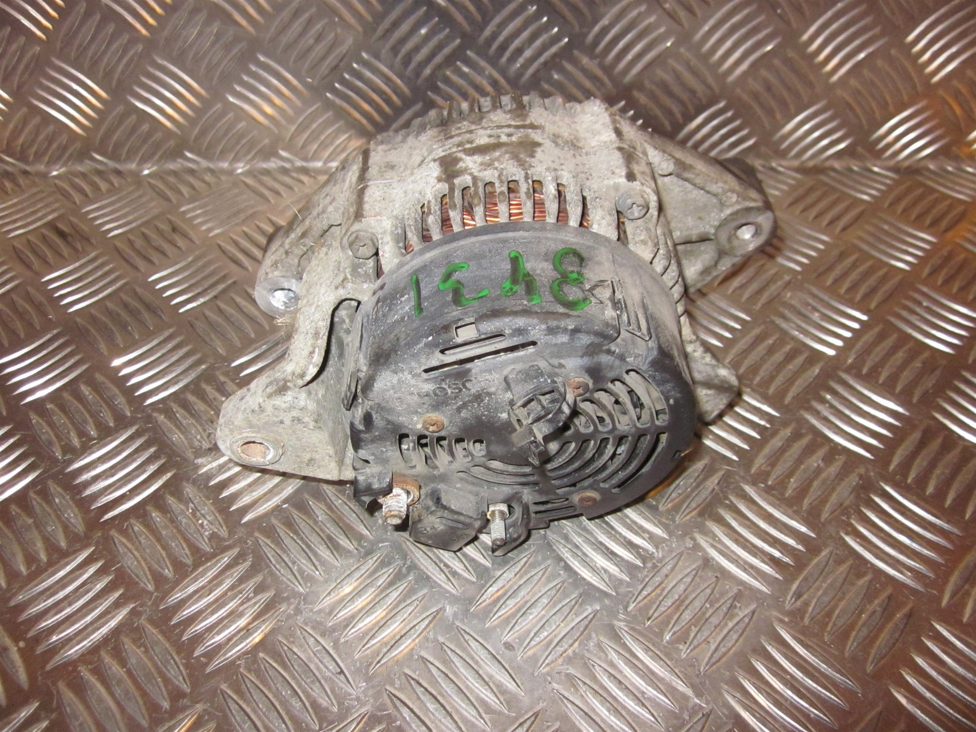 Opel Corsa B Generator Med OEM Nr. 0123100001 Fra Opel Ophugger