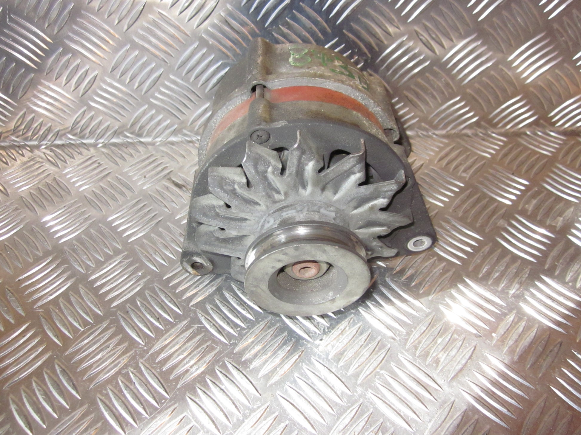 BMW 3-Serie E30 Generator Med OEM Nr. 12311721202 Fra BMW Ophugger