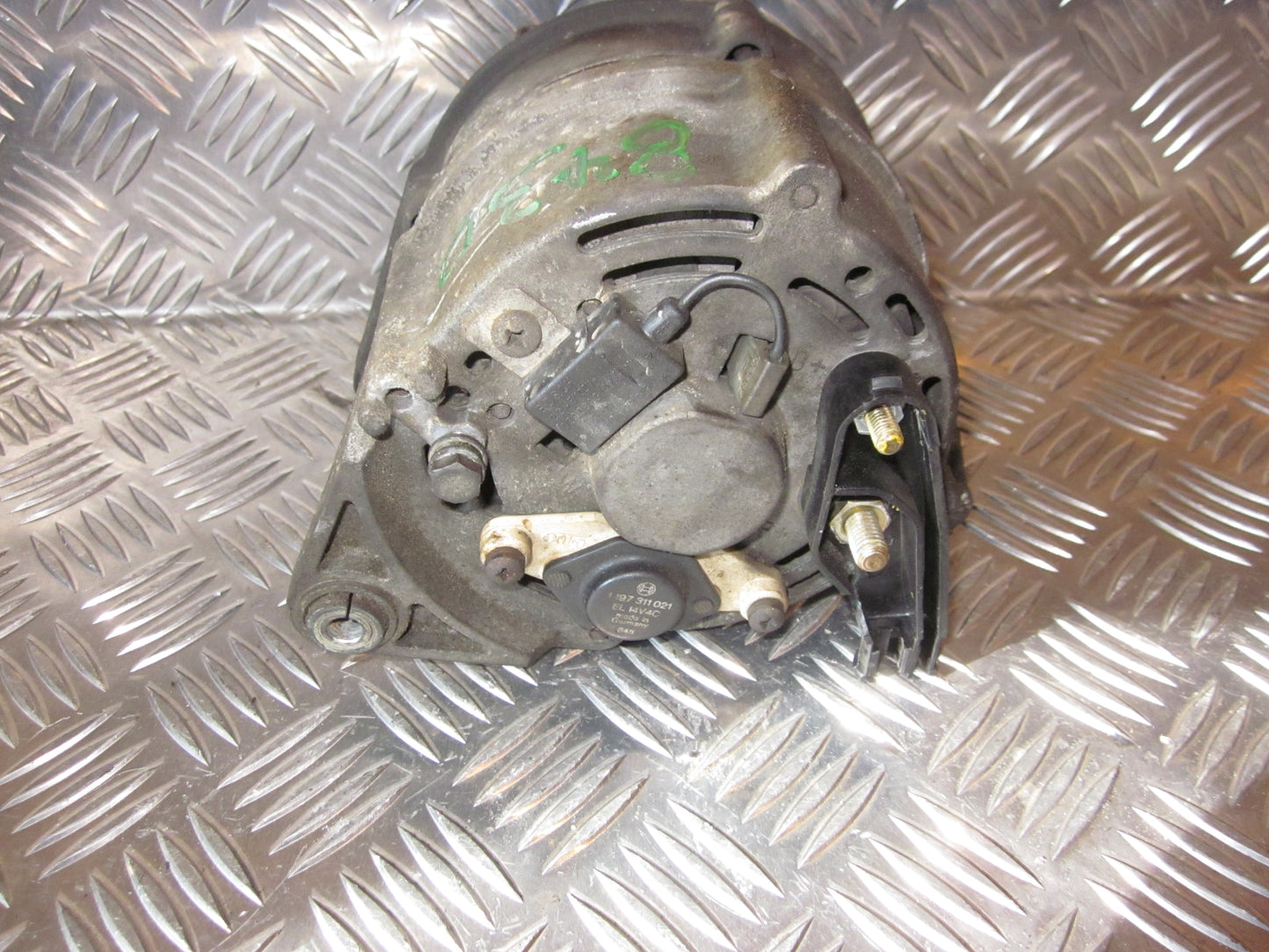 BMW 3-Serie E30 Generator Med OEM Nr. 12311721134 Fra BMW Ophugger