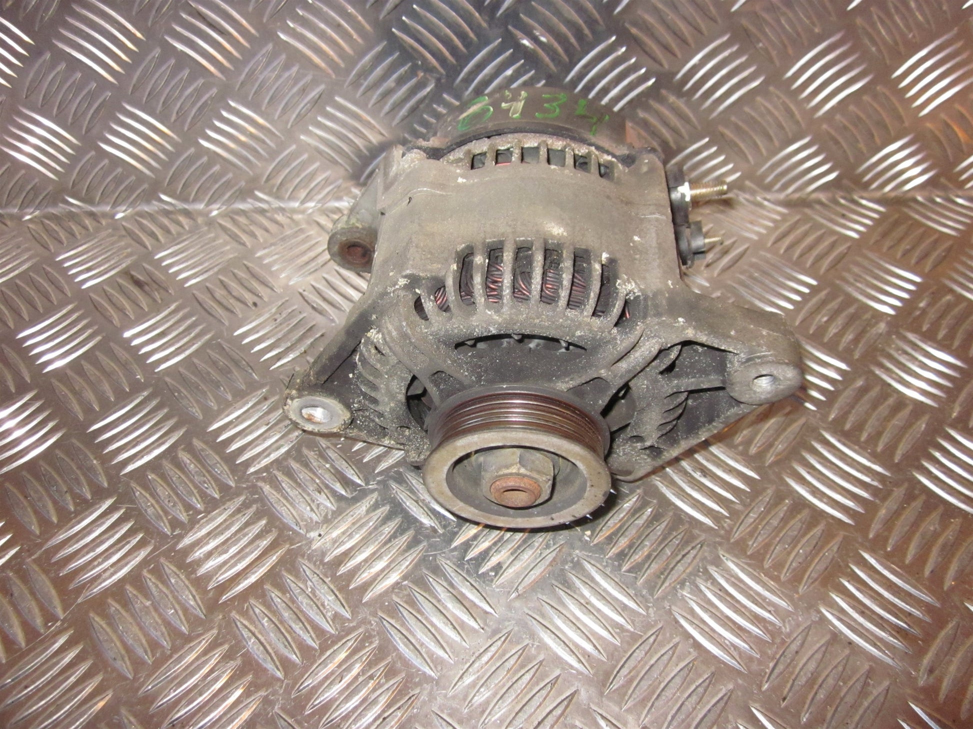 Nissan Primera P11 Generator Med OEM Nr. 231002F010 Fra Nissan Ophugger