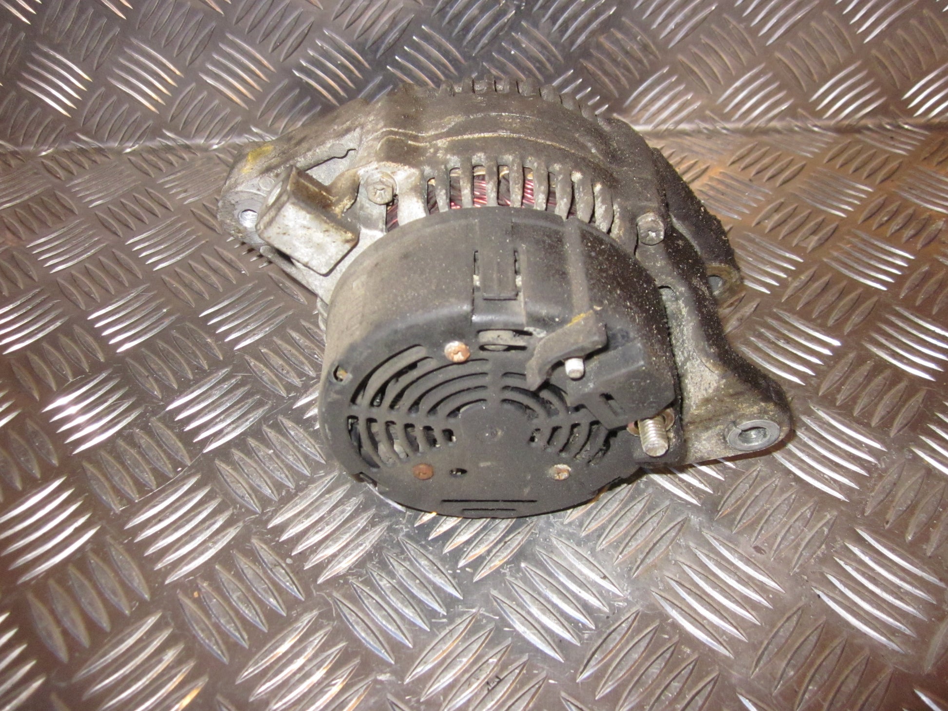 Opel Astra F Generator Med OEM Nr. 90413760 Fra Opel Ophugger