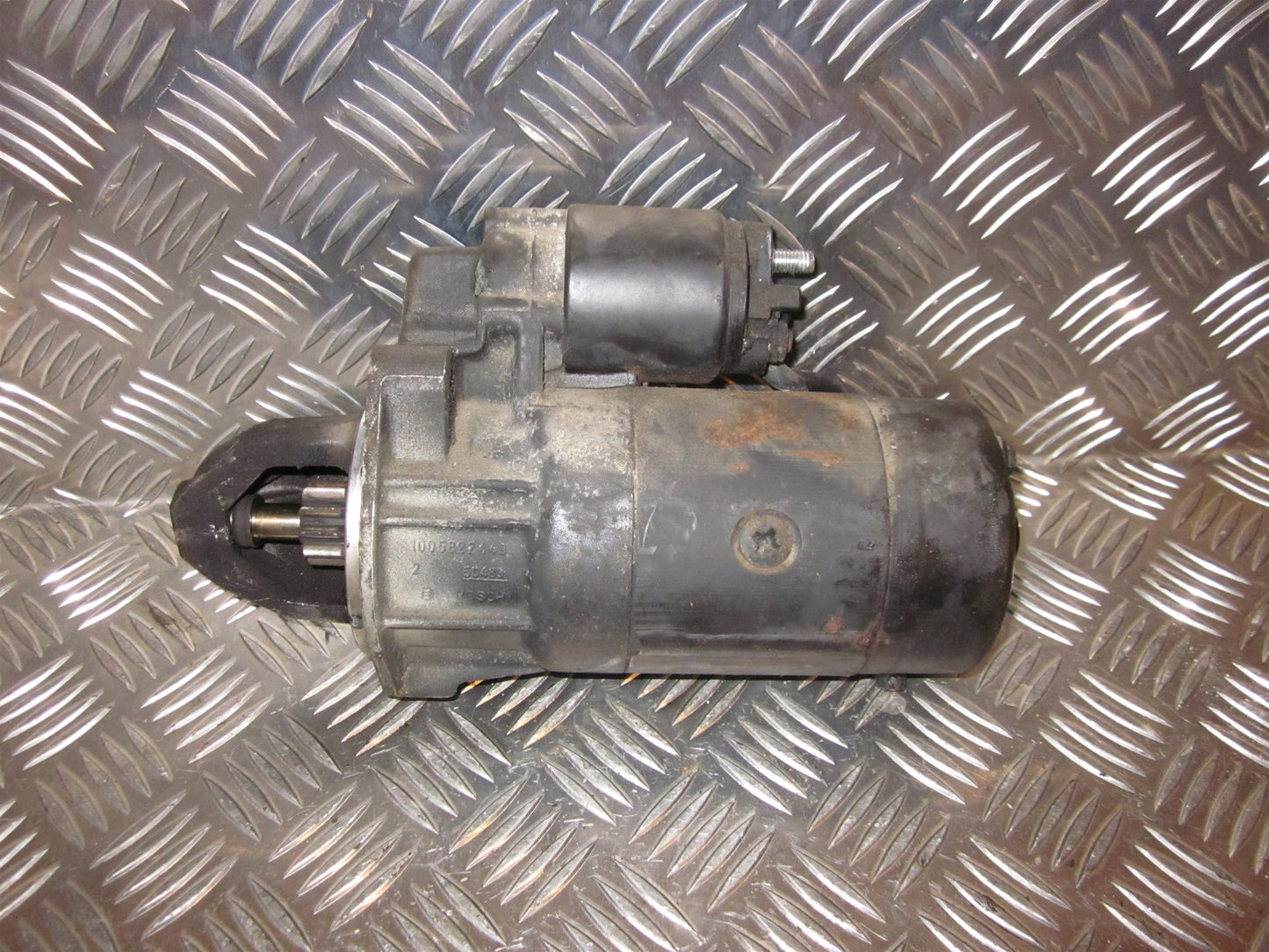 Mercedes 200 - W124 Starter Med OEM Nr. 1005822449 Fra Mercedes Ophugger