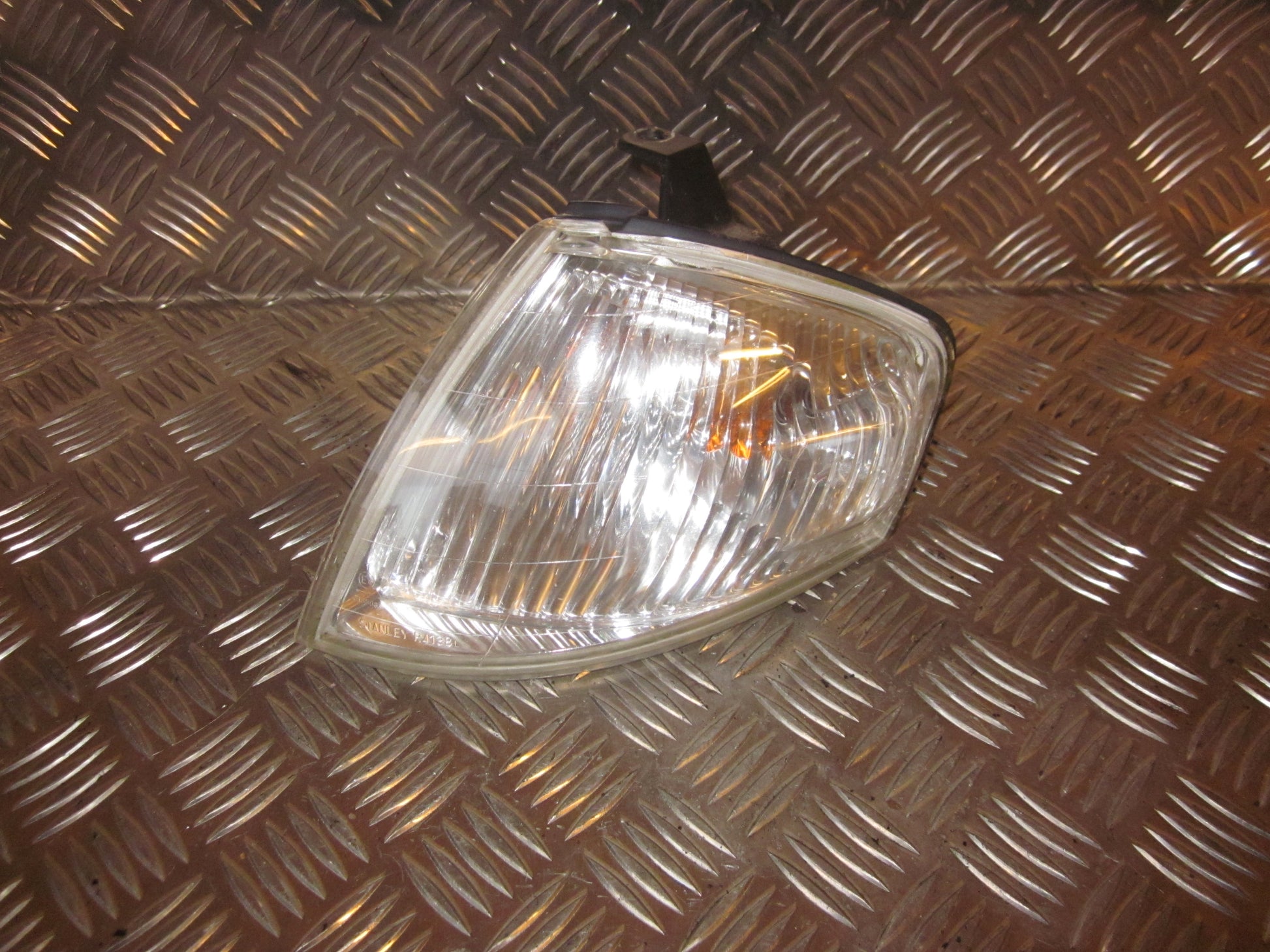 Mazda 323 F 5D BJ14 Blinklygte For Med OEM Nr. Ophugger Fra Mazda Ophugger