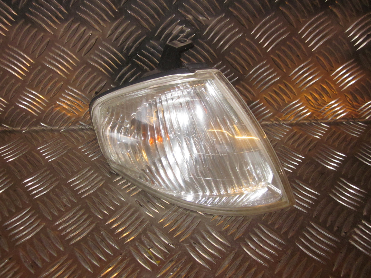 Mazda 323 F 5D BJ14 Blinklygte For Med OEM Nr. Ophugger Fra Mazda Ophugger