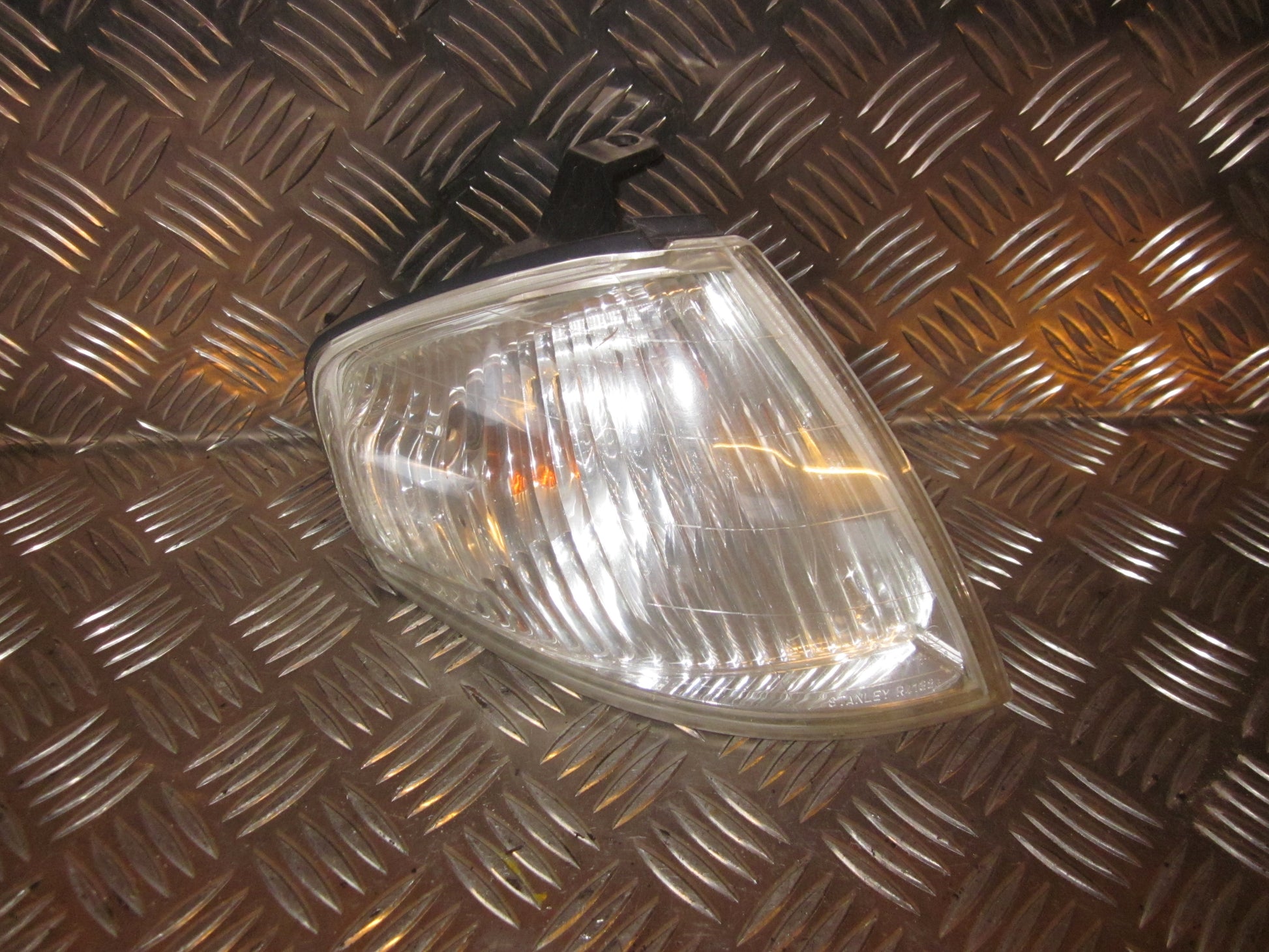 Mazda 323 F 5D BJ14 Blinklygte For Med OEM Nr. Ophugger Fra Mazda Ophugger