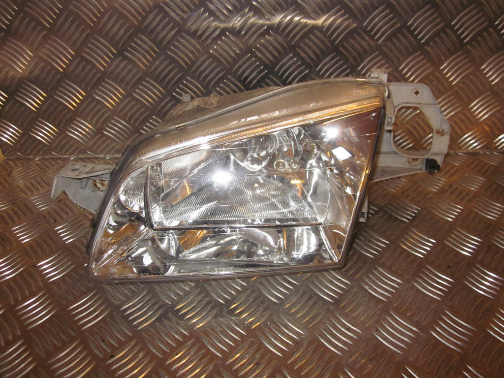 Mazda 323 F 5D Bj14 Forlygte Med OEM Nr. BJ1V51040B Fra Mazda Ophugger