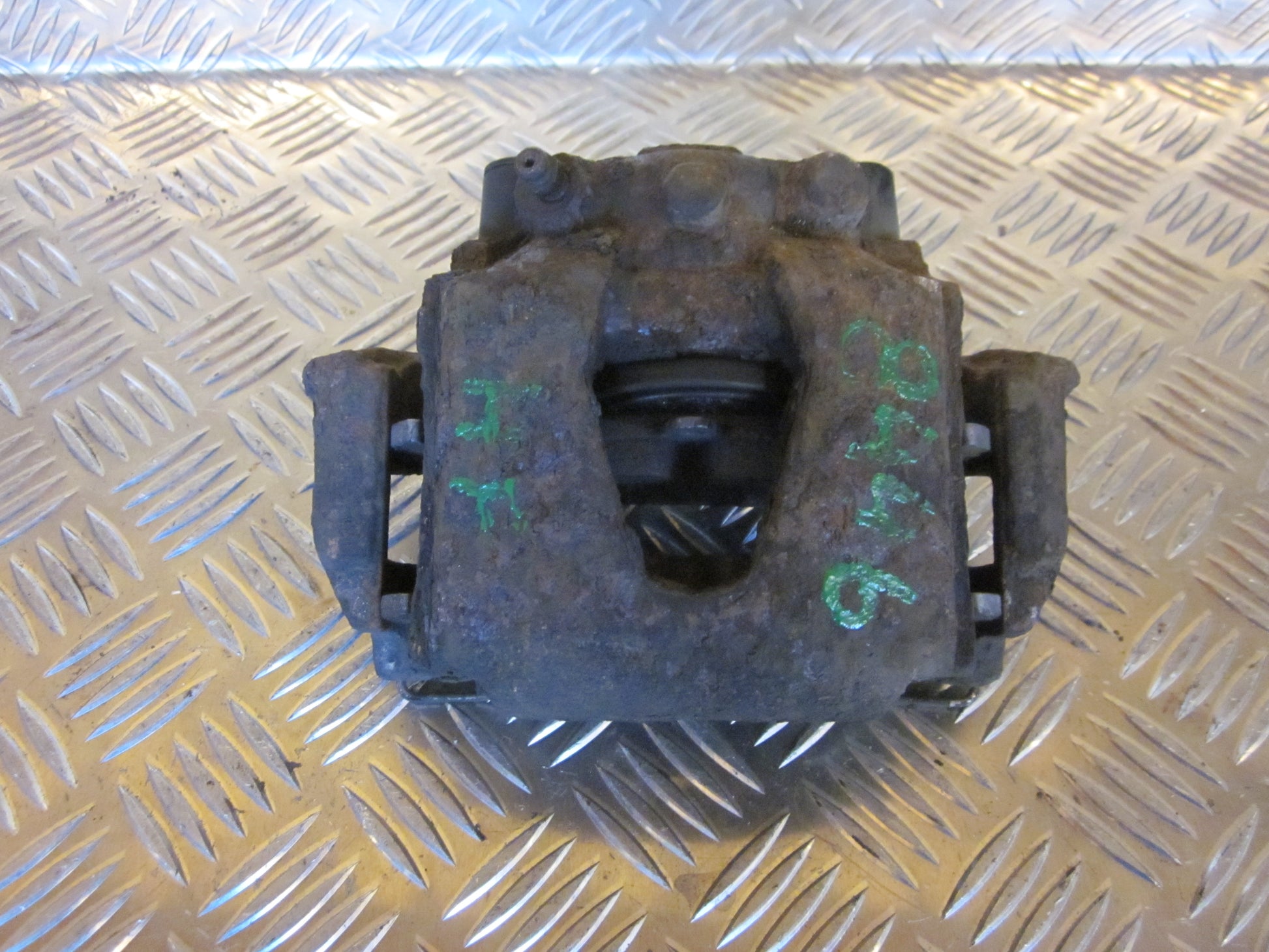 Opel Corsa B Bremsekaliber HF Med OEM Nr. Ophugger Fra Opel Ophugger